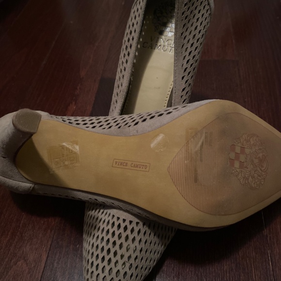 High heels size 8.5 suede beige colour 4" heel - Picture 3 of 5